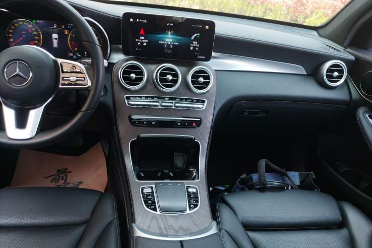 Used Mercedes-Benz GLC 2020 Facelift GLC 300 L 4MATIC Dynamic Edition Audio And AC Panel