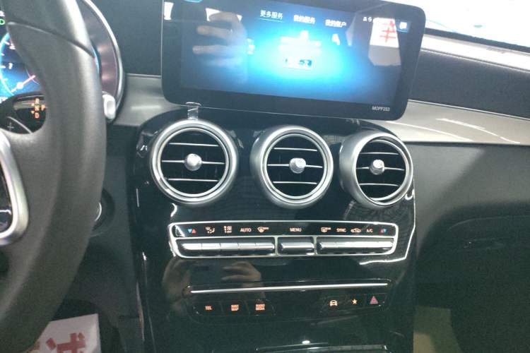 Used Mercedes-Benz GLC 2020 Facelifted GLC 260 L 4MATIC Dynamic Edition Audio And AC Panel