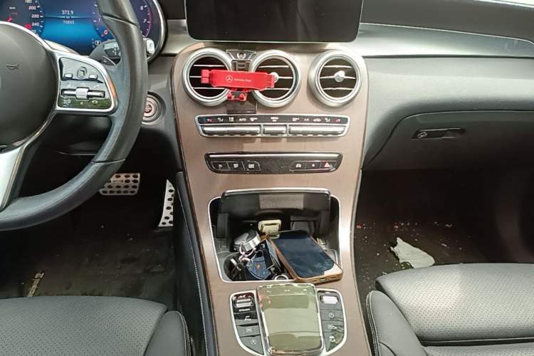 Used Mercedes-Benz GLC 2020 Facelift GLC 300 L 4MATIC Dynamic Edition Audio And AC Panel
