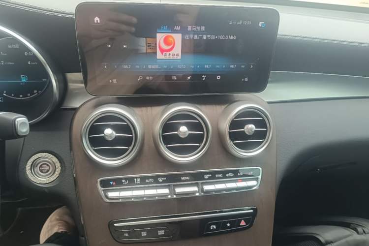 Used Mercedes-Benz GLC 2020 Facelift GLC 260 L 4MATIC Luxury Edition Audio And AC Panel