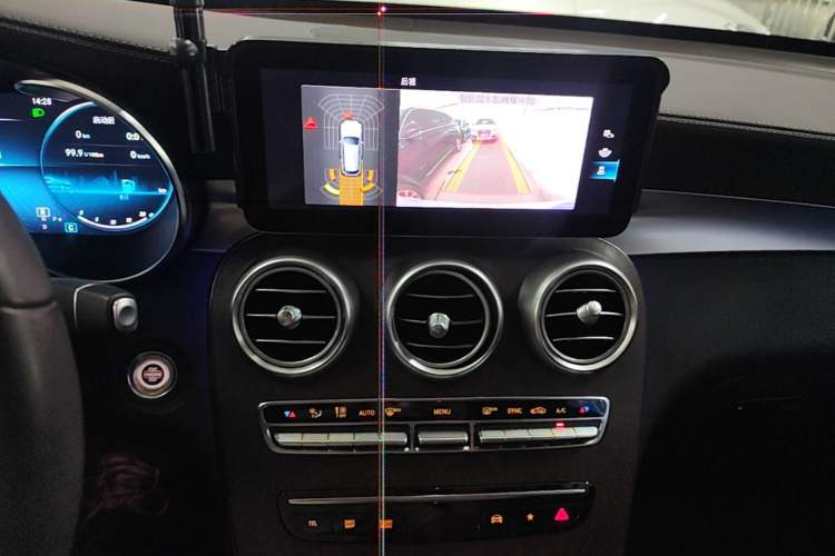 Used Mercedes-Benz GLC 2020 Facelift GLC 260 L 4MATIC Luxury Edition Audio And AC Panel