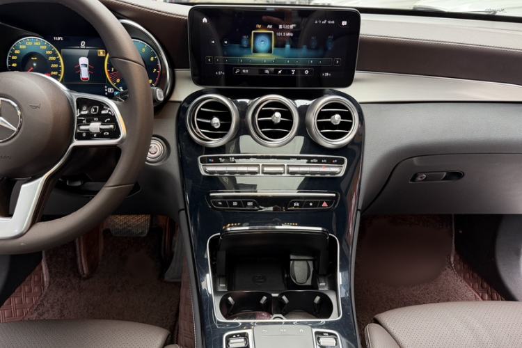 Used Mercedes-Benz GLC 2020 Facelifted GLC 260 L 4MATIC Dynamic Edition Audio And AC Panel