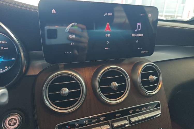 Used Mercedes-Benz GLC 2020 GLC 300 L 4MATIC Dynamic Edition Audio And AC Panel