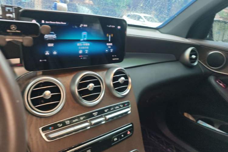 Used Mercedes-Benz GLC 2020 Facelift GLC 300 L 4MATIC Dynamic Edition Audio And AC Panel