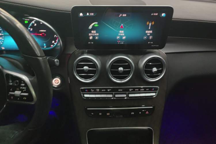 Used Mercedes-Benz GLC 2020 Facelift GLC 260 L 4MATIC Luxury Edition Audio And AC Panel