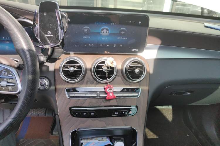 Used Mercedes-Benz GLC 2020 Facelift GLC 260 L 4MATIC Luxury Edition Audio And AC Panel