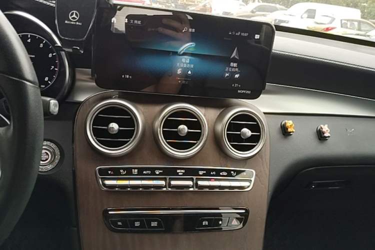 Used Mercedes-Benz GLC 2020 Facelift GLC 300 L 4MATIC Dynamic Edition Audio And AC Panel