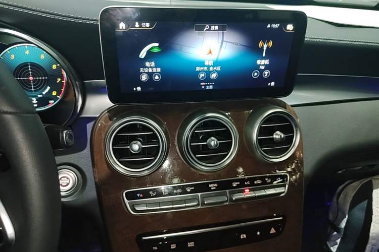 Used Mercedes-Benz GLC 2020 Facelift GLC 300 L 4MATIC Dynamic Edition Audio And AC Panel