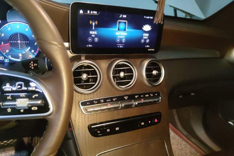 Used Mercedes-Benz GLC 2020 Facelift GLC 260 L 4MATIC Luxury Edition Audio And AC Panel