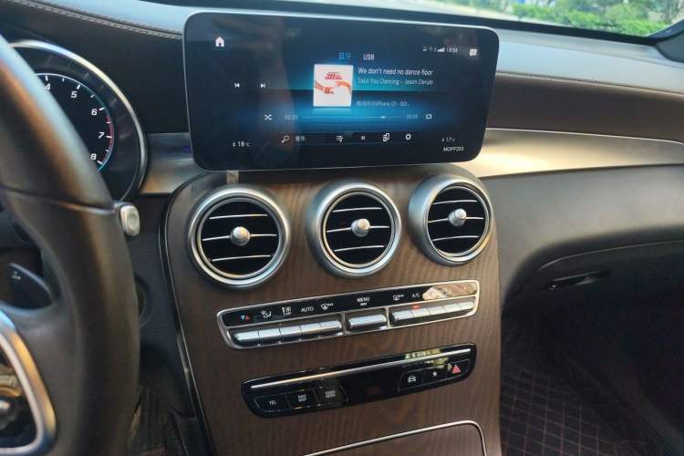 Used Mercedes-Benz GLC 2020 Facelift GLC 300 L 4MATIC Dynamic Edition Audio And AC Panel