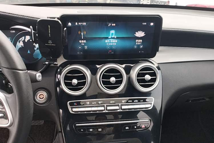 Used Mercedes-Benz GLC 2020 Facelifted GLC 260 L 4MATIC Dynamic Edition Audio And AC Panel