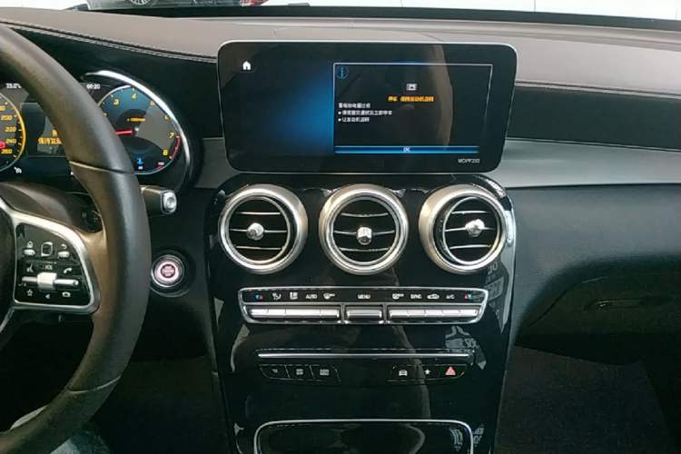 Used Mercedes-Benz GLC 2020 Facelifted GLC 260 L 4MATIC Dynamic Edition Audio And AC Panel