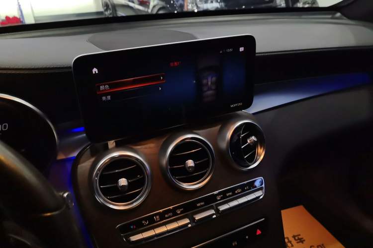 Used Mercedes-Benz GLC 2020 GLC 300 L 4MATIC Dynamic Edition Audio And AC Panel