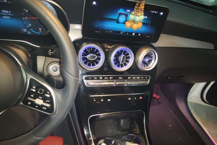 Used Mercedes-Benz GLC 2020 Facelift GLC 260 L 4MATIC Luxury Edition Audio And AC Panel