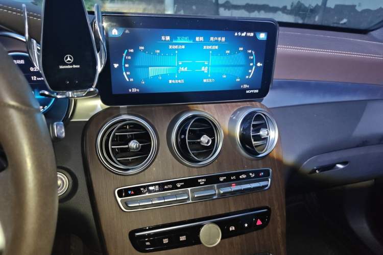 Used Mercedes-Benz GLC 2020 Facelift GLC 300 L 4MATIC Dynamic Edition Audio And AC Panel
