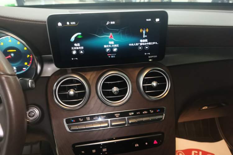 Used Mercedes-Benz GLC 2020 Facelift GLC 260 L 4MATIC Luxury Edition Audio And AC Panel