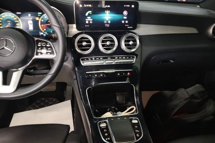 Used Mercedes-Benz GLC 2020 Facelifted GLC 260 L 4MATIC Dynamic Edition Audio And AC Panel