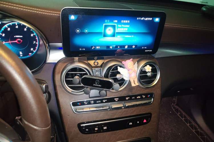 Used Mercedes-Benz GLC 2020 Facelift GLC 300 L 4MATIC Dynamic Edition Audio And AC Panel