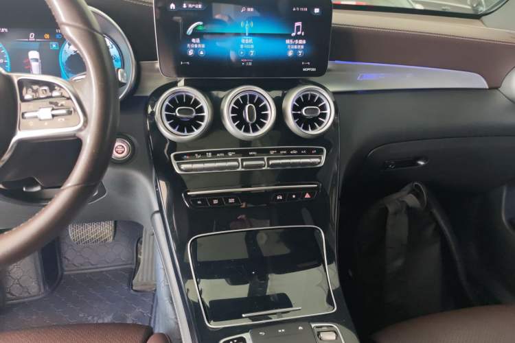Used Mercedes-Benz GLC 2020 Facelifted GLC 260 L 4MATIC Dynamic Edition Audio And AC Panel