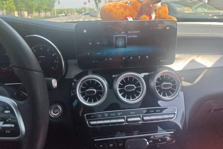 Used Mercedes-Benz GLC 2020 Facelifted GLC 260 L 4MATIC Dynamic Edition Audio And AC Panel