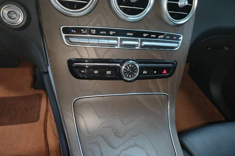 Used Mercedes-Benz GLC 2020 GLC 260 L 4MATIC Luxury Model Audio And AC Panel