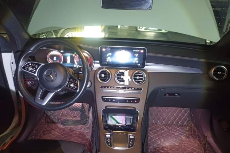 Used Mercedes-Benz GLC 2020 Facelift GLC 260 L 4MATIC Luxury Edition Center Console
