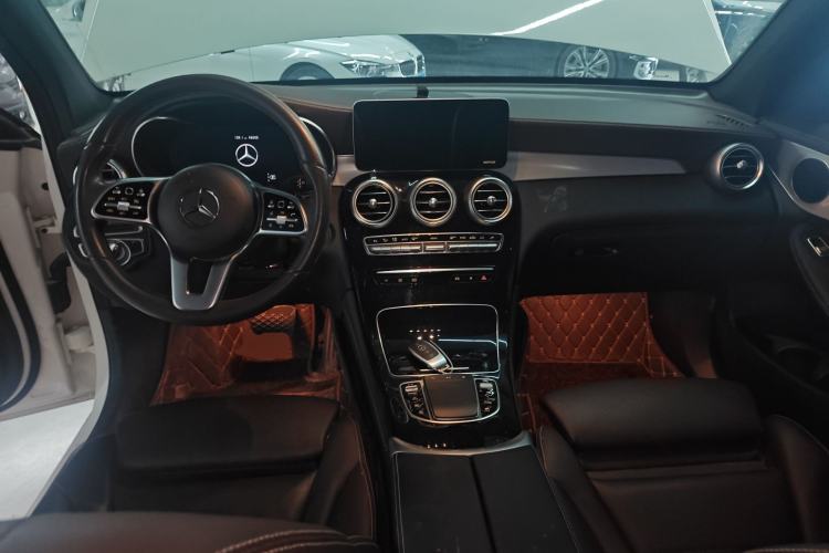 Used Mercedes-Benz GLC 2020 Facelifted GLC 260 L 4MATIC Dynamic Edition Center Console