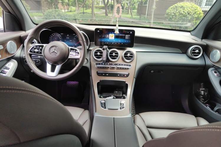 Used Mercedes-Benz GLC 2020 GLC 300 L 4MATIC Dynamic Edition Center Console