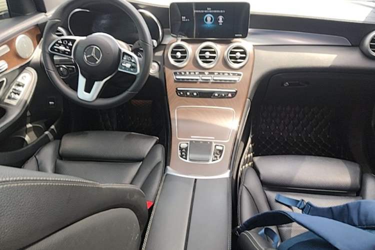 Used Mercedes-Benz GLC 2020 Facelift GLC 260 L 4MATIC Luxury Edition Center Console