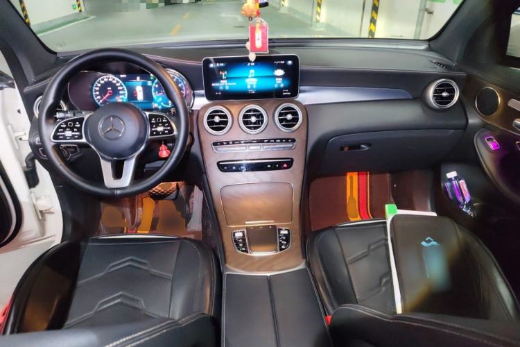 Used Mercedes-Benz GLC 2020 GLC 300 L 4MATIC Dynamic Edition Center Console