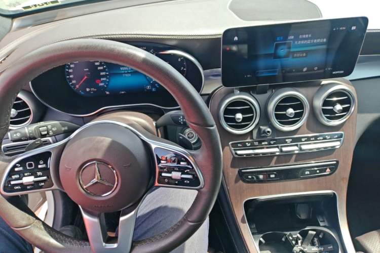 Used Mercedes-Benz GLC 2020 Facelift GLC 300 L 4MATIC Dynamic Edition Center Console