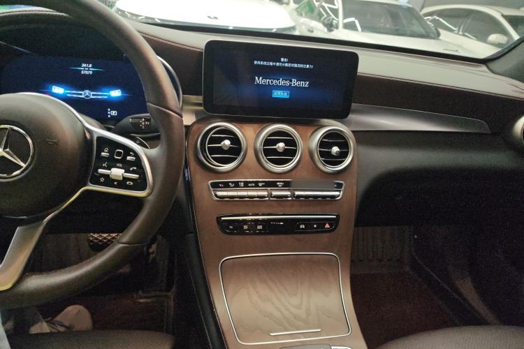 Used Mercedes-Benz GLC 2020 Facelift GLC 300 L 4MATIC Dynamic Edition Center Console