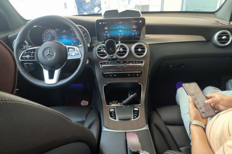 Used Mercedes-Benz GLC 2020 GLC 300 L 4MATIC Luxury Model Center Console