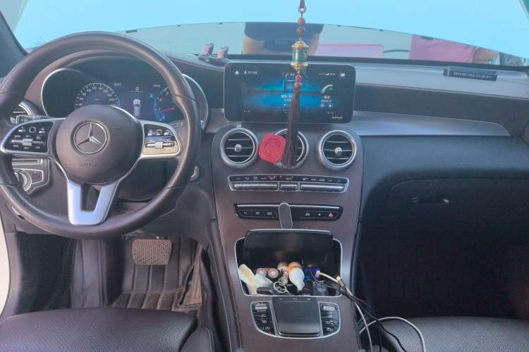 Used Mercedes-Benz GLC 2020 GLC 300 L 4MATIC Dynamic Edition Center Console