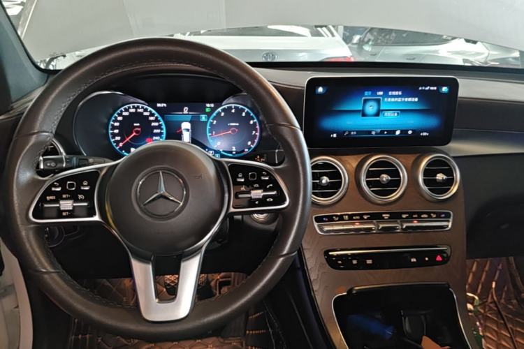 Used Mercedes-Benz GLC 2020 Facelift GLC 300 L 4MATIC Dynamic Edition Center Console