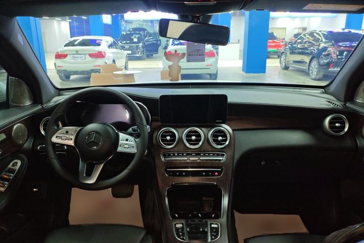 Used Mercedes-Benz GLC 2020 Facelifted GLC 260 L 4MATIC Dynamic Edition Center Console