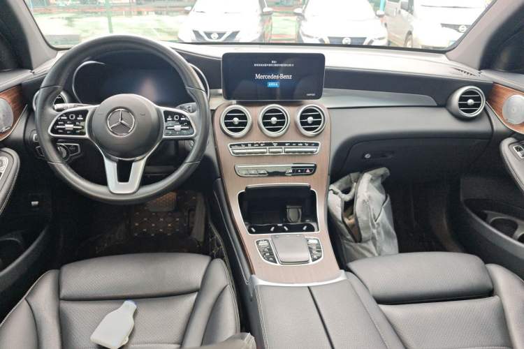 Used Mercedes-Benz GLC 2020 GLC 300 L 4MATIC Luxury Model Center Console