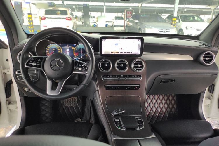 Used Mercedes-Benz GLC 2020 GLC 300 L 4MATIC Luxury Model Center Console