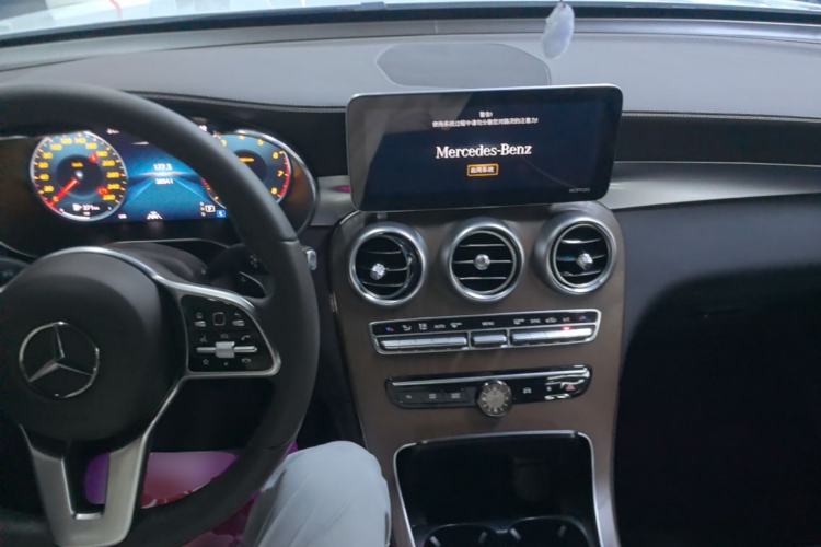 Used Mercedes-Benz GLC 2020 GLC 300 L 4MATIC Dynamic Edition Center Console