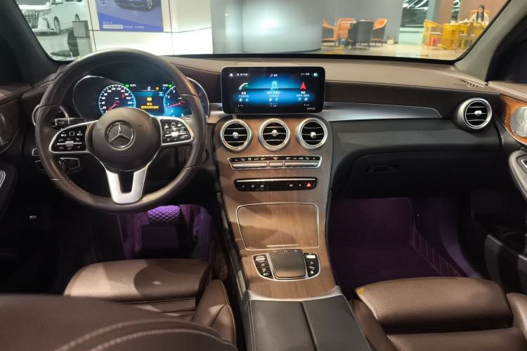 Used Mercedes-Benz GLC 2020 GLC 300 L 4MATIC Luxury Model Center Console