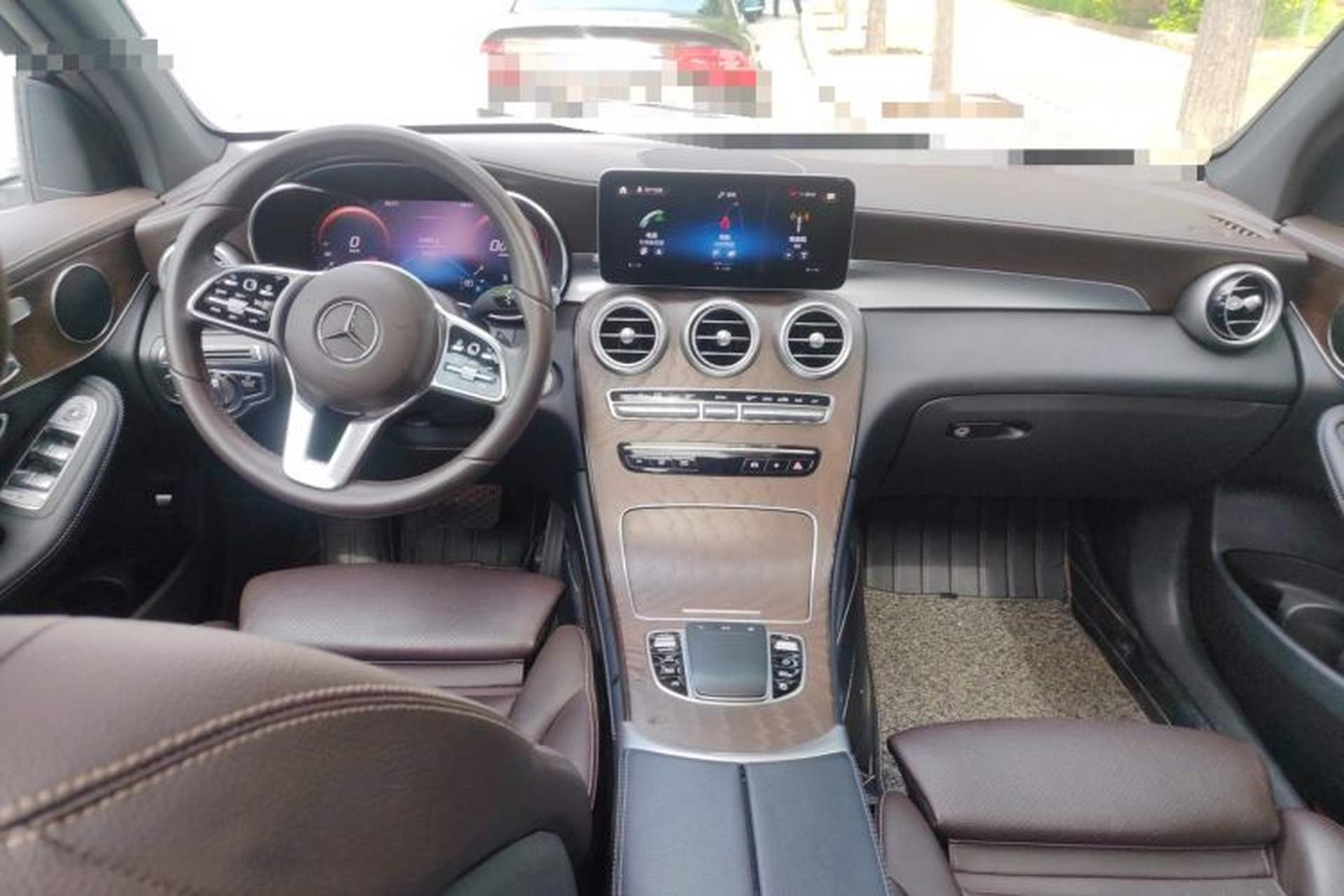 Used Mercedes-Benz GLC 2020 GLC 260 L 4MATIC Luxury Model Center Console