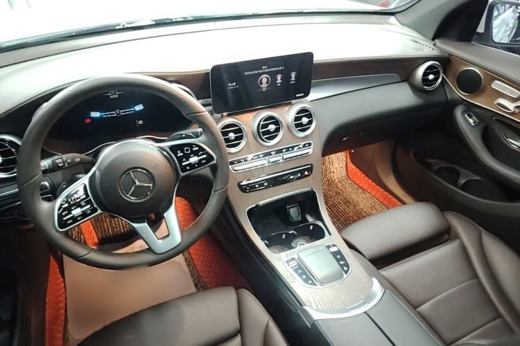Used Mercedes-Benz GLC 2020 Facelift GLC 300 L 4MATIC Dynamic Edition Center Console