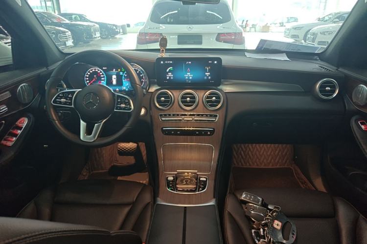 Used Mercedes-Benz GLC 2020 GLC 300 L 4MATIC Dynamic Edition Center Console
