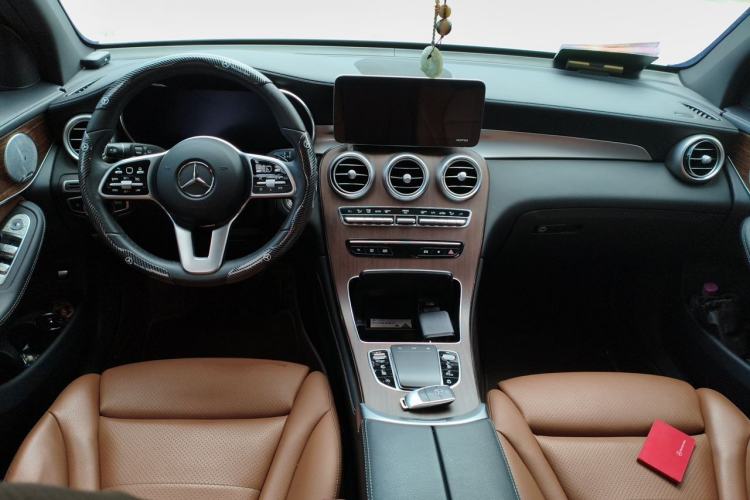 Used Mercedes-Benz GLC 2020 Facelift GLC 300 L 4MATIC Dynamic Edition Center Console
