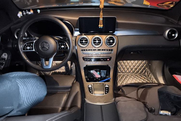 Used Mercedes-Benz GLC 2020 Facelift GLC 300 L 4MATIC Dynamic Edition Center Console