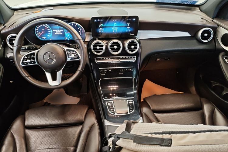 Used Mercedes-Benz GLC 2020 Facelifted GLC 260 L 4MATIC Dynamic Edition Center Console
