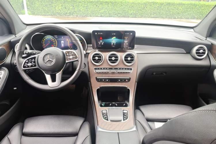 Used Mercedes-Benz GLC 2020 Facelift GLC 260 L 4MATIC Luxury Edition Center Console