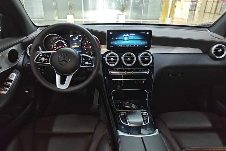 Used Mercedes-Benz GLC 2020 GLC 260 L 4MATIC Dynamic Model Center Console