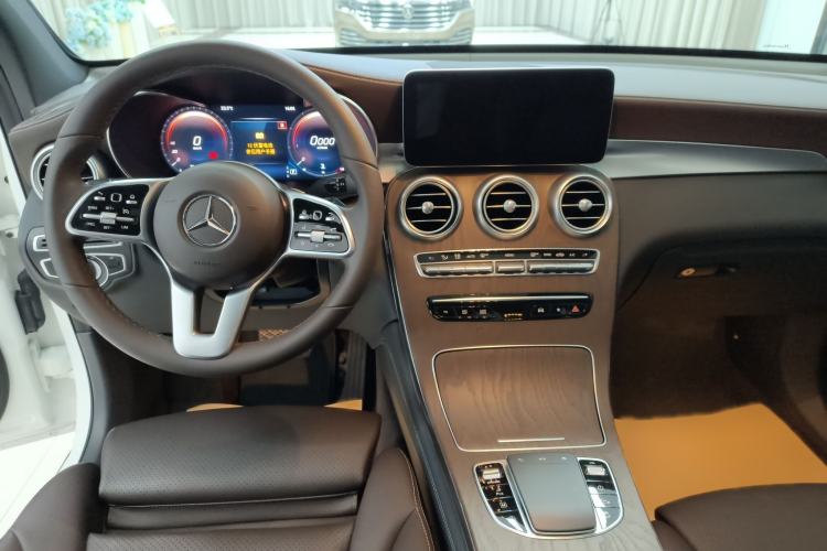 Used Mercedes-Benz GLC 2020 Facelift GLC 260 L 4MATIC Luxury Edition Center Console