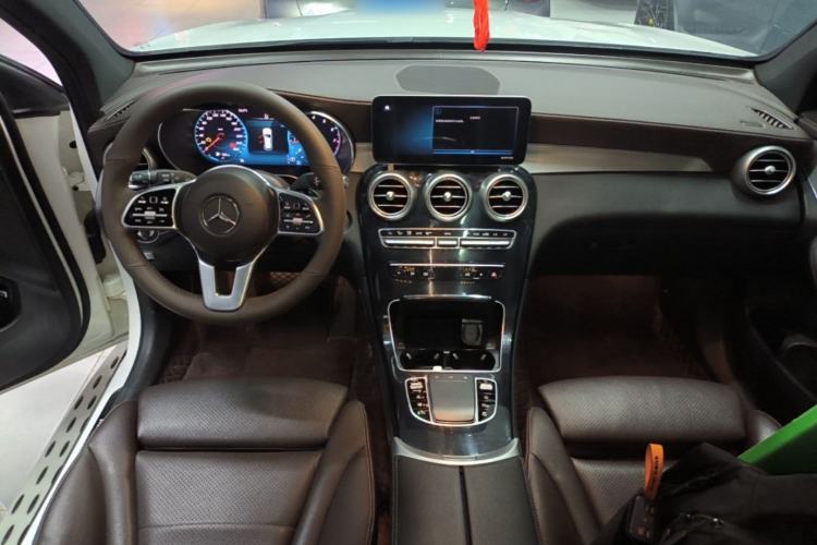 Used Mercedes-Benz GLC 2020 Facelifted GLC 260 L 4MATIC Dynamic Edition Center Console